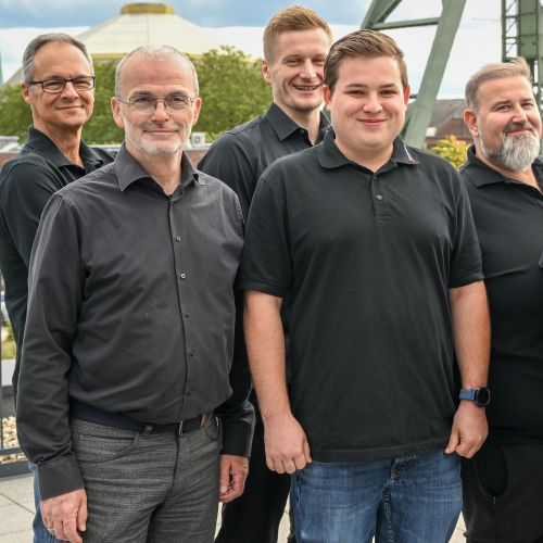 Zu sehen ist ein Gruppenfoto der Techniker von EDV-PARTNER.